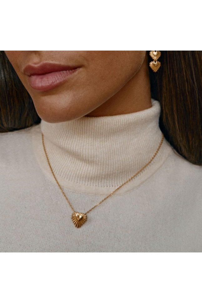 COLLAR MINI CON CORAZÓN DORADO