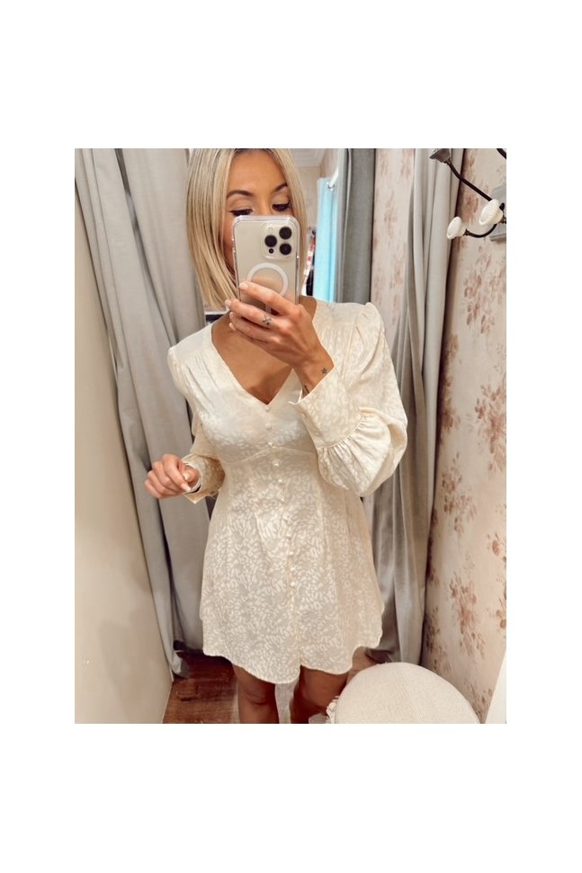 VESTIDO CORTO CAMISERO DE RASO