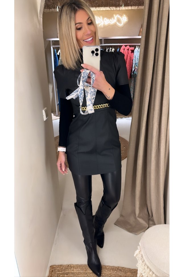 VESTIDO CORTO CON DETALLE CADENA
