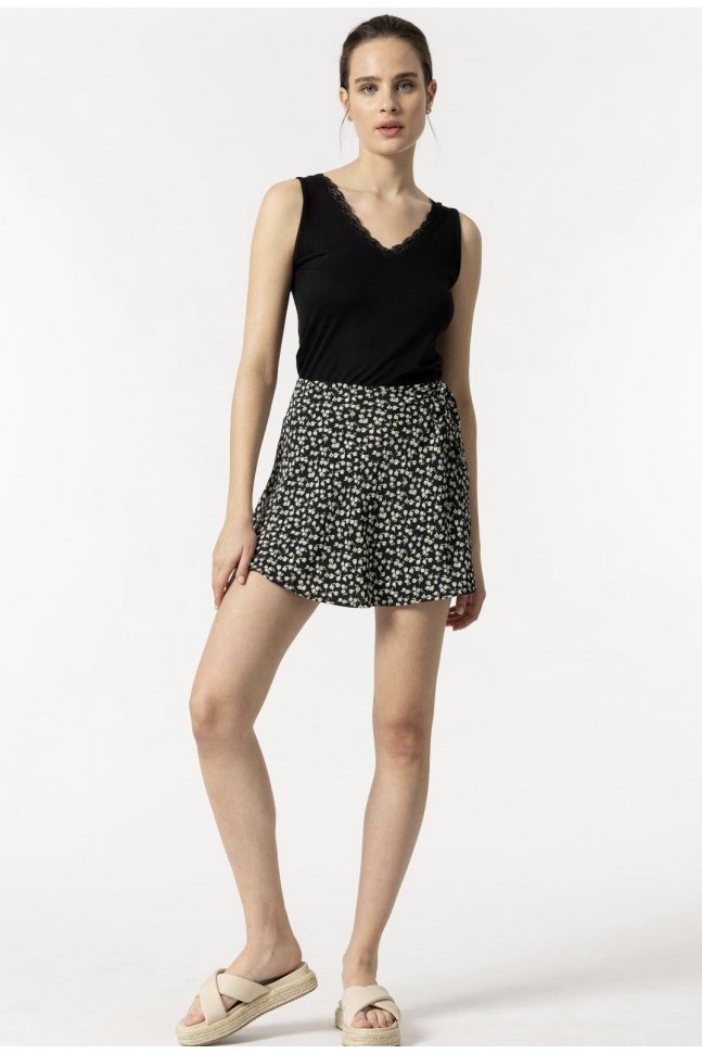 FALDA SHORTS CON LAZO NEGRA